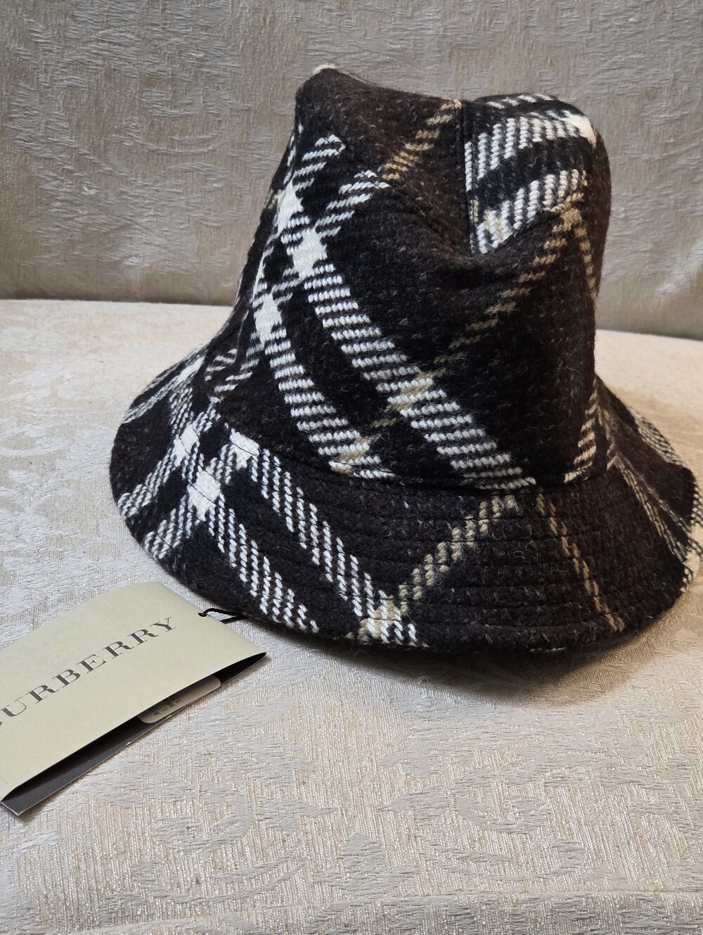 BURBERRY LONDON BUCKET HAT NWT